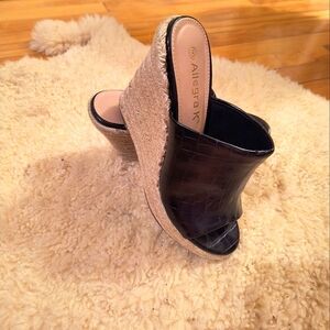 Size 8 Allegra K women's Sandals Great condition.